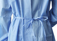 Blaues chirurgisches gesponnenes Isolierungs-Wegwerfkleid Kleid-SMSs nicht steril mit 20 - 45g