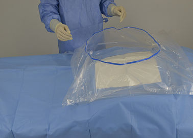 Der Operationsraum, der steril ist, drapiert medizinische Bedarfe, den chirurgischen Stoff drapiert